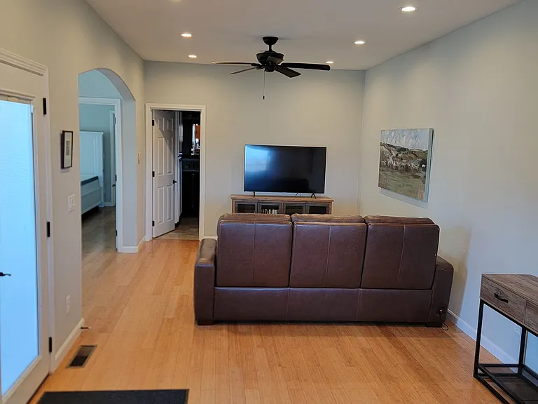 Irwin Ln — Photo 11