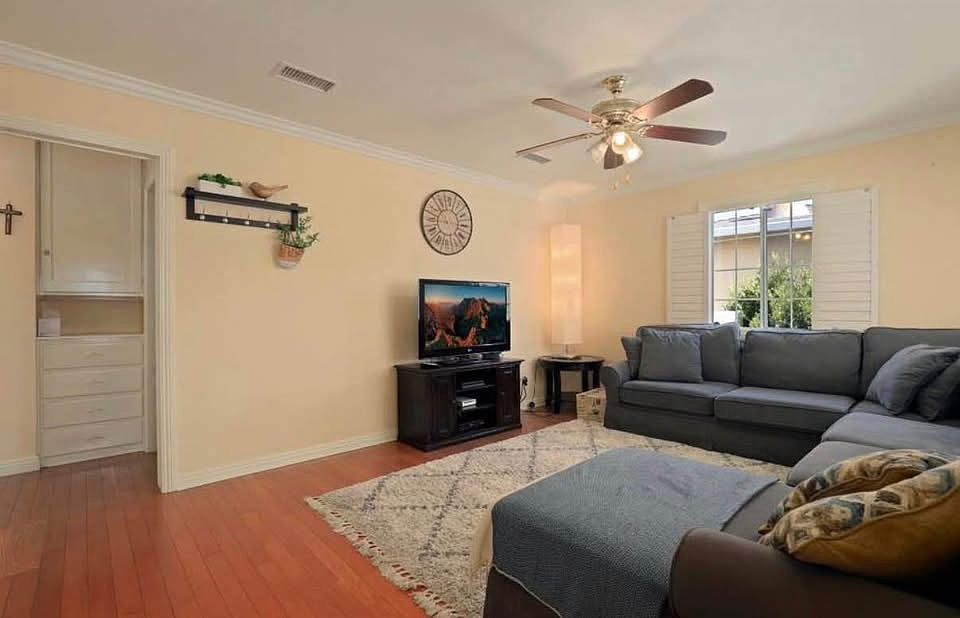 1st image of 5065F Gardenia Ave