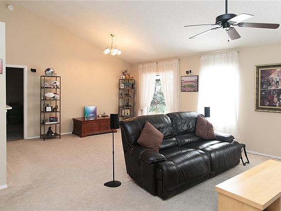 4th image of 986 Woodrose Ct