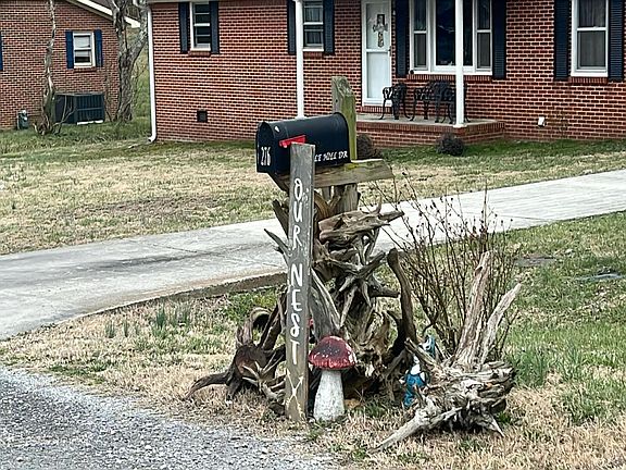 5th image of 276 Circle Hill Dr