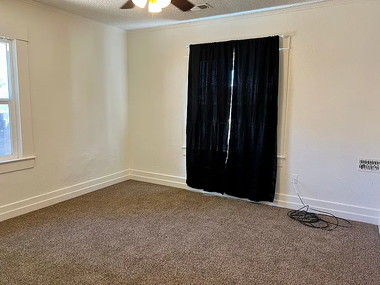 1321 N Calaveras St — Photo 9