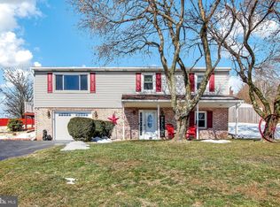 2 Harrogate Dr, Hummelstown, PA 17036