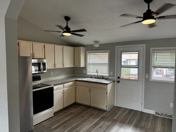 929 6th St #2, Berthoud, CO 80513