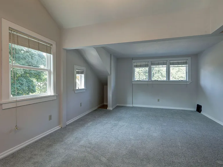 824 NE Ravenna Blvd — Photo 3