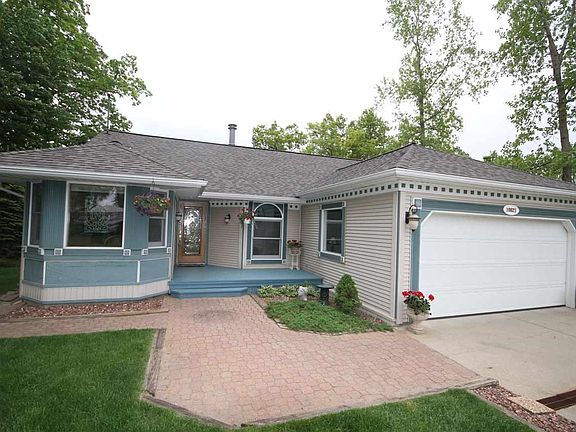 3rd image of 10821 Woodbrook Dr