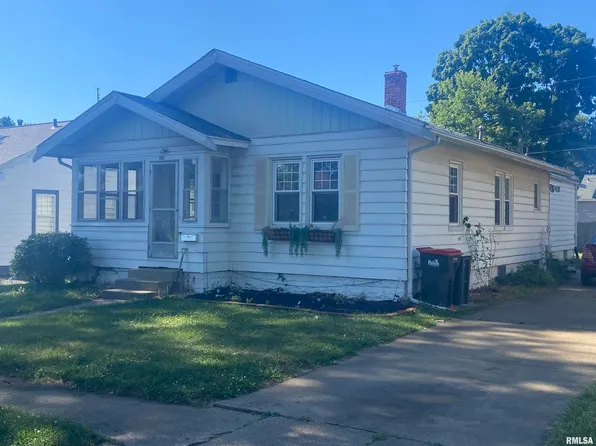 909 Saint Julian St, Pekin, IL 61554