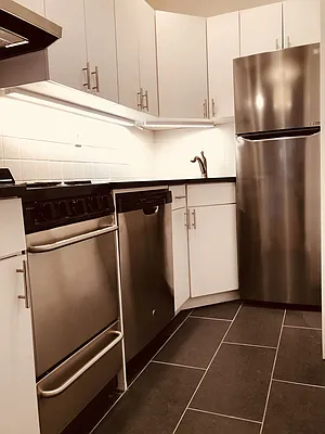 Rented by Metropolis Real Estate of Manhattan | media 9