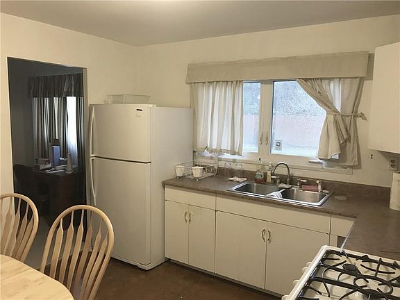 3rd image of 3664 Celtic Dr