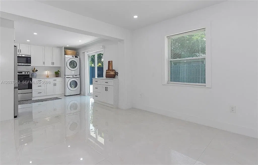 3 bed, 2.0 bath, 1147 sqft, $3,250 — Photo 3