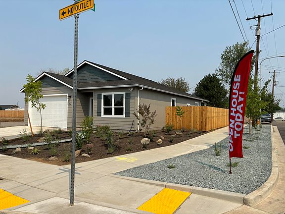 3rd image of 704 Dahl Pl