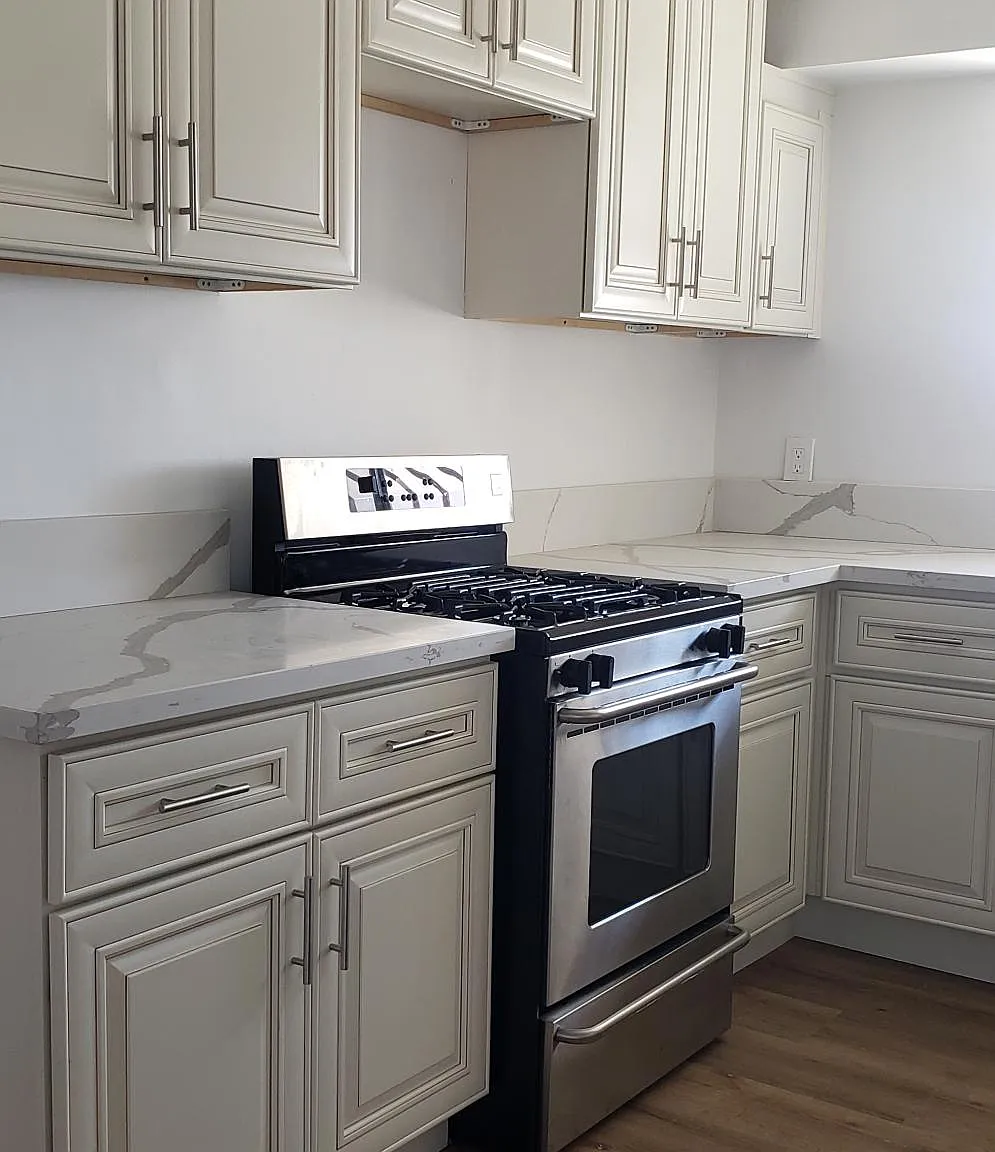 527 N Cummings St — Photo 2
