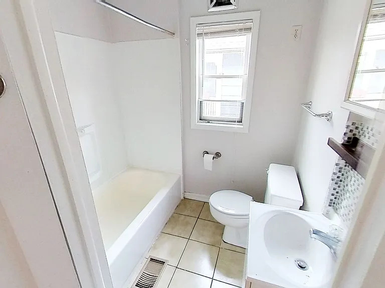 30 Oxford St #3 — Photo 10