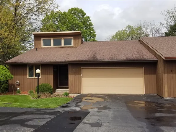 122 Lancelot Ln, Camillus, NY 13031