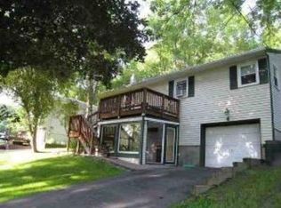 4 Normanside Dr, Albany, NY 12208