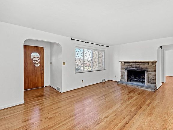 4th image of 418 Neola Cir