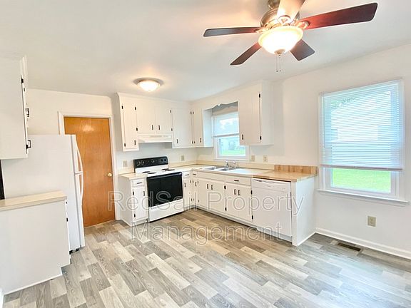 5th image of 180 Lori Cir