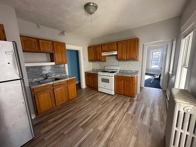 124 Kendall St #2 — Photo 16