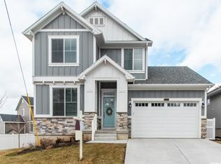 2073 E Oakridge Dr, Layton, UT 84040