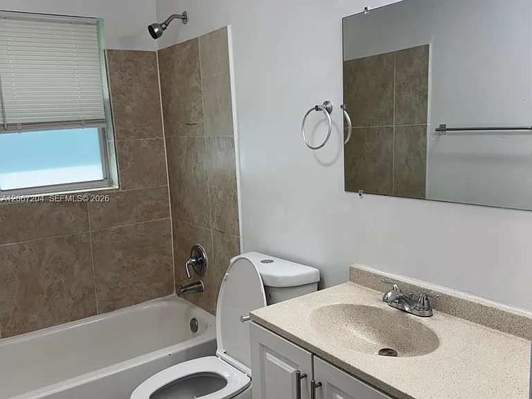 1746 3rd Ave N #10 — Photo 10