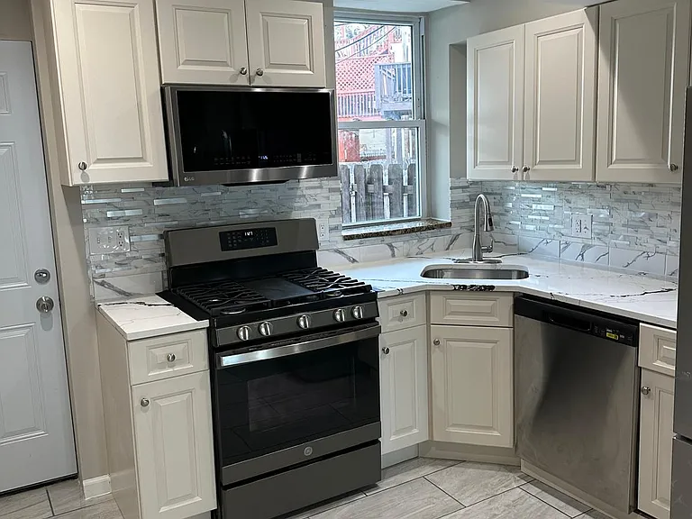 1204 W Cross St — Photo 10
