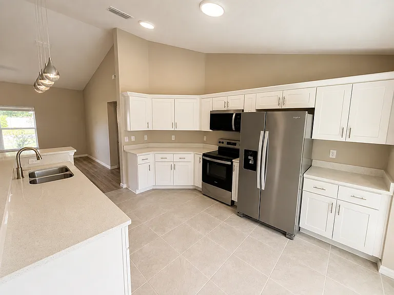 7335 SE 26th Dr — Photo 4