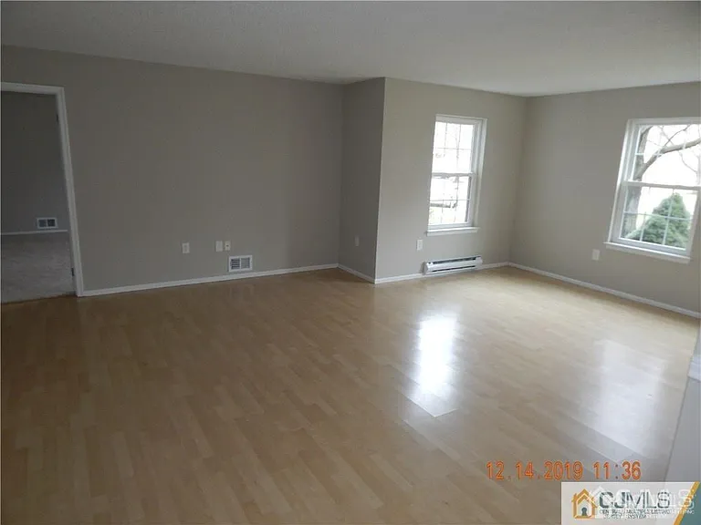 255 Wycoff Way W — Photo 5