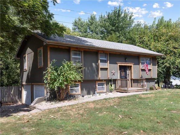 702 Cedar St, Lathrop, MO 64465