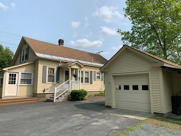 131 N Main St — Photo 3