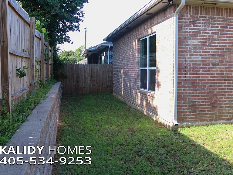 421 Remington Ave — Photo 20