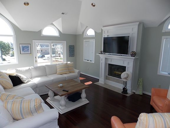 2nd image of 3566 Asbury Ave #2