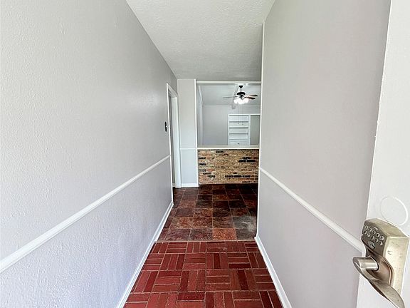 3rd image of 20729 Canterbury Rd