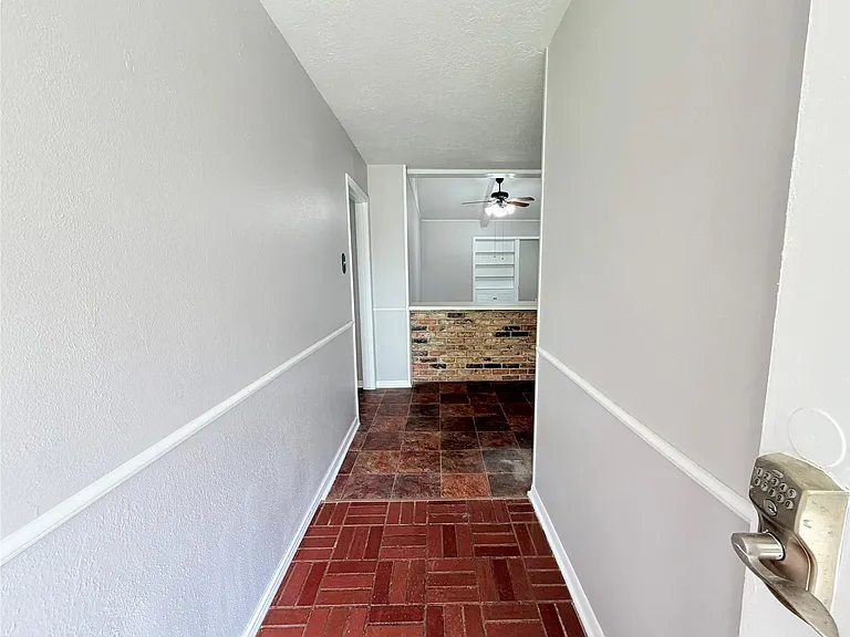 20729 Canterbury Rd — Photo 3