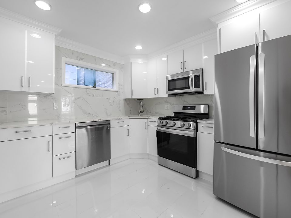 1st image of 456 Jane St #B