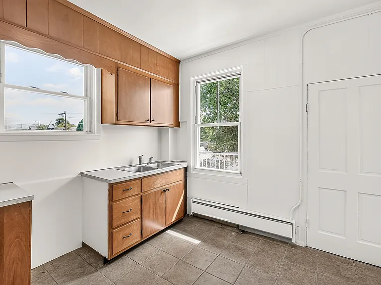 243 E 2nd St #2 — Photo 13