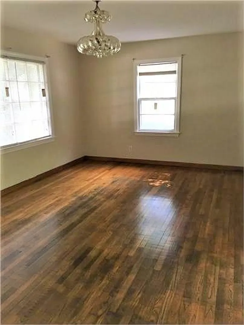 1411 Greenbriar Dr — Photo 4