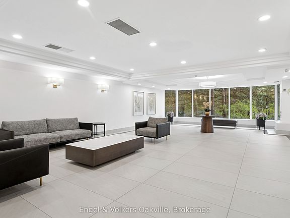 4th image of 22 Hanover Rd Unit 201