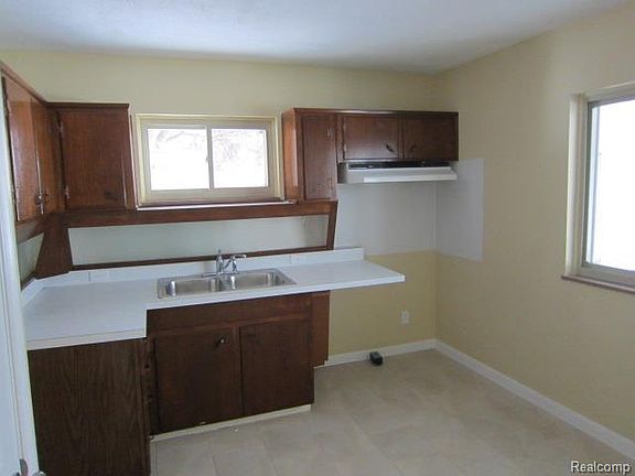 5th image of 21128 Brooklawn Dr