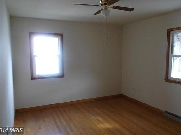 4th image of 954 Guilford Ave