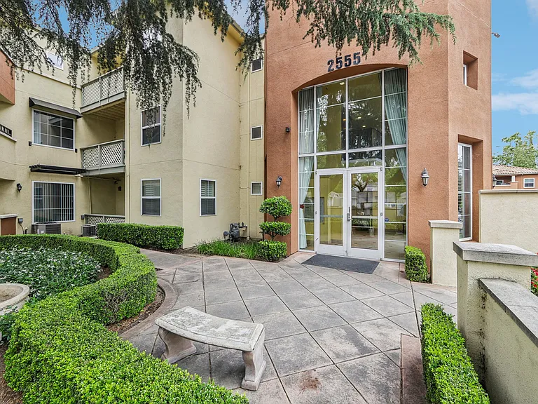 Gadberry Court — Photo 17