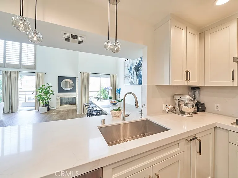 1617 S Beverly Glen Blvd #303 — Photo 15