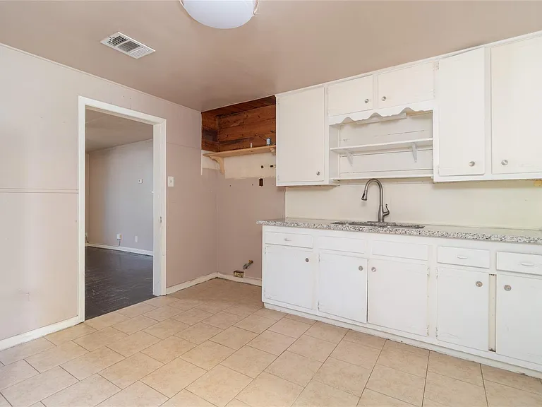4425 Harding Dr — Photo 9