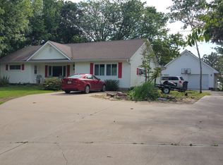 25287 Tonganoxie Dr, Leavenworth, KS 66048
