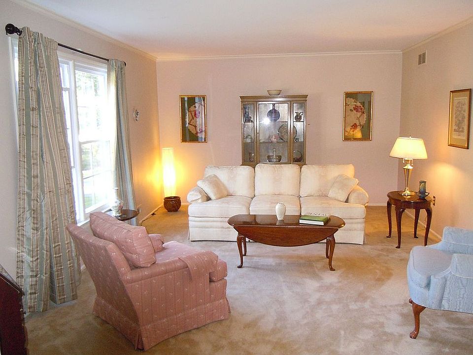 2nd image of 20 Sherbrooke Dr