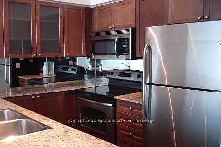 4th image of 761 Bay St #3913
