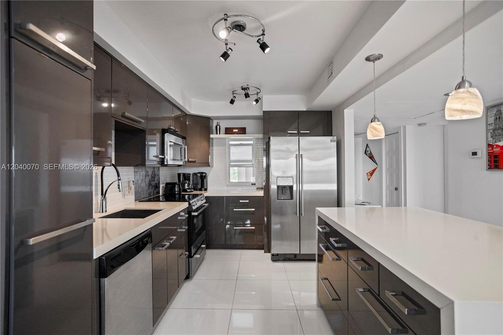 3050 N Palm Aire Dr APT 710, Pompano Beach