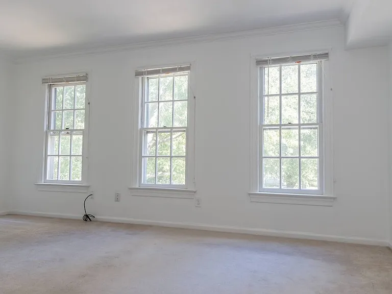 817 Botetourt Gdns — Photo 24