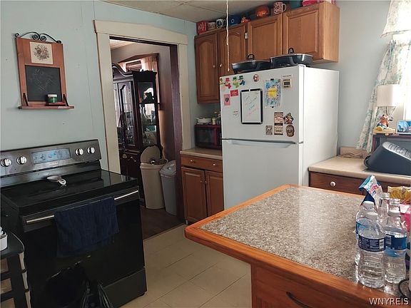 3rd image of 13 S Lyon St
