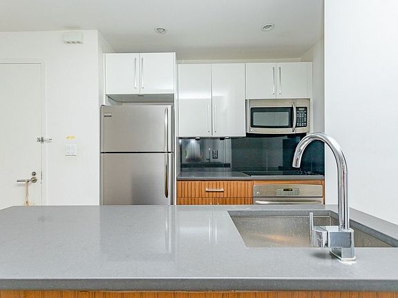 4th image of 1209 Dekalb Ave APT 404