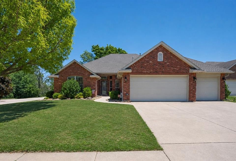 1st image of 3424 Valley Holw