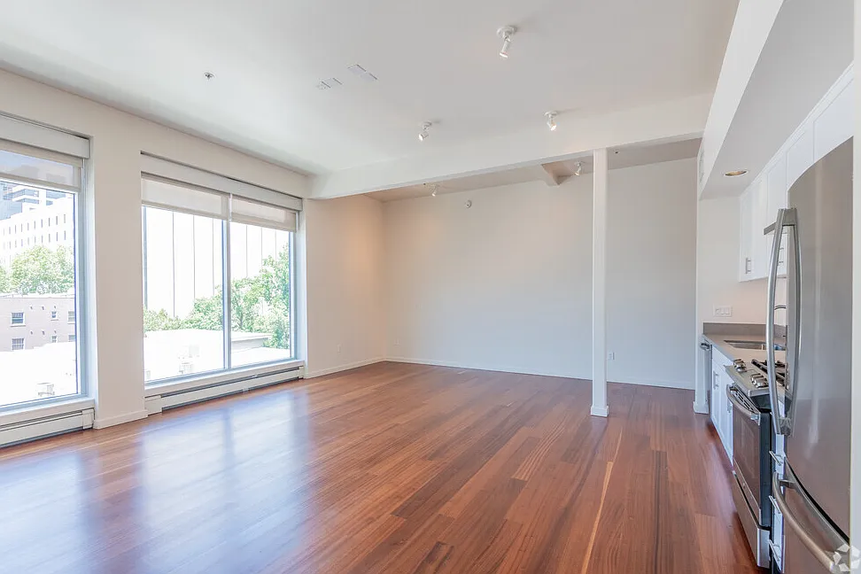 1 bed, 917 sqft, $2,350 — Photo 2